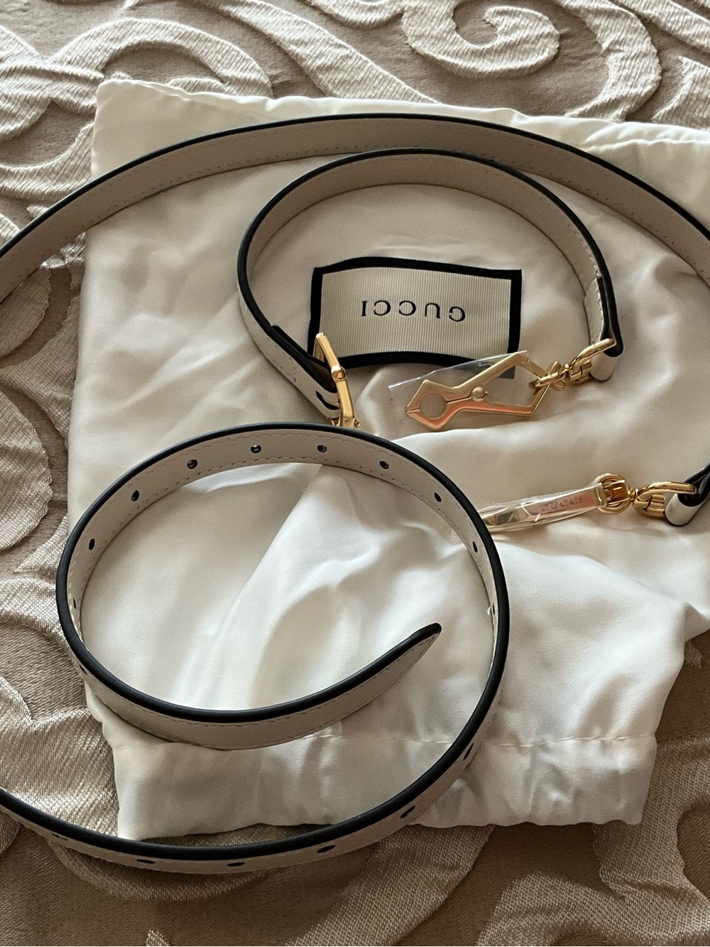 Gucci White and Black Leather adjustable Strap with Gold Hardware, - Picture 6 of 12